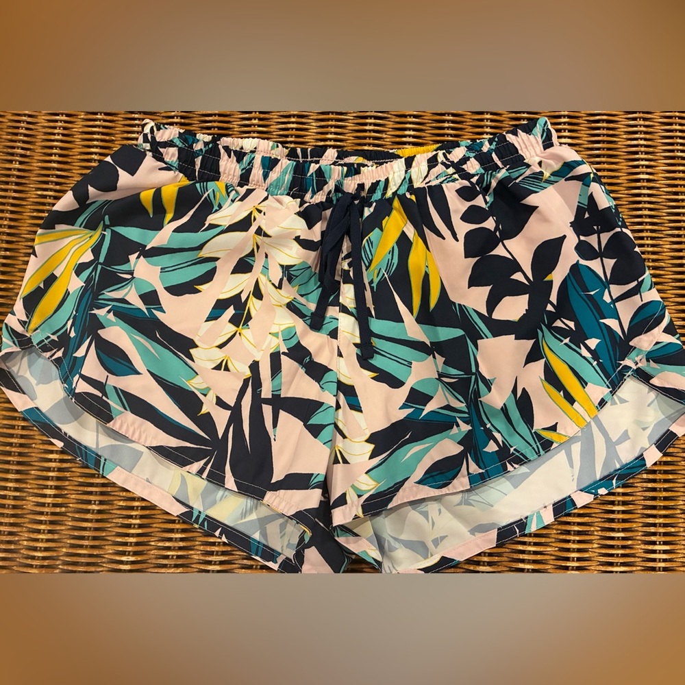 ⭐️3/$15⭐️Old Navy Tropical Leaf Print Women's Shorts